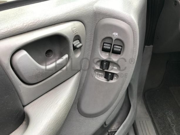 Chrysler Voyager 2.5 CRD · Ano 2006