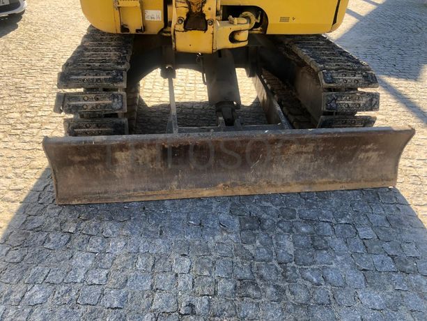 Mini Giratória Komatsu PC88MR-8 ·