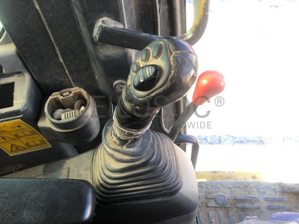 Mini Giratória Komatsu PC88MR-8 ·