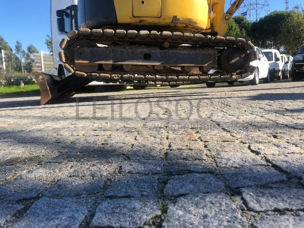 Mini Giratória Komatsu PC88MR-8 ·