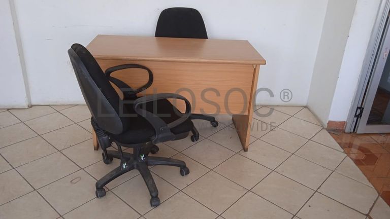 Mobiliário de escritório ·