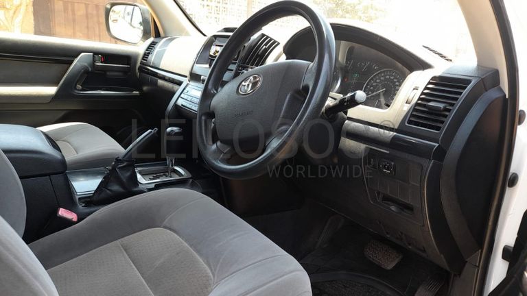 Toyota Land Cruiser ·