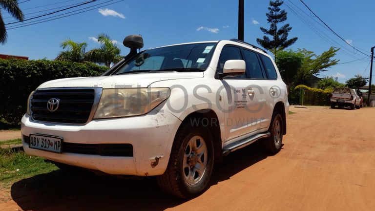 Toyota Land Cruiser ·