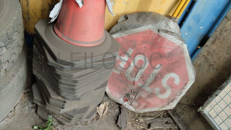 Cones de sinalização + Rolos de cabo +  Máquinas para lavagem de Carros  + Diversos +  Compressor   + Carrinhos de mão   + Diversos + Motor de VW ·