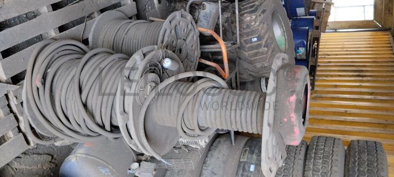 Cones de sinalização + Rolos de cabo +  Máquinas para lavagem de Carros  + Diversos +  Compressor   + Carrinhos de mão   + Diversos + Motor de VW ·