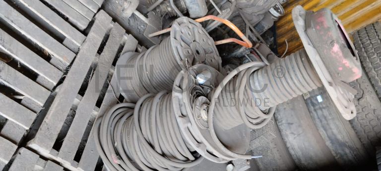 Cones de sinalização + Rolos de cabo +  Máquinas para lavagem de Carros  + Diversos +  Compressor   + Carrinhos de mão   + Diversos + Motor de VW ·