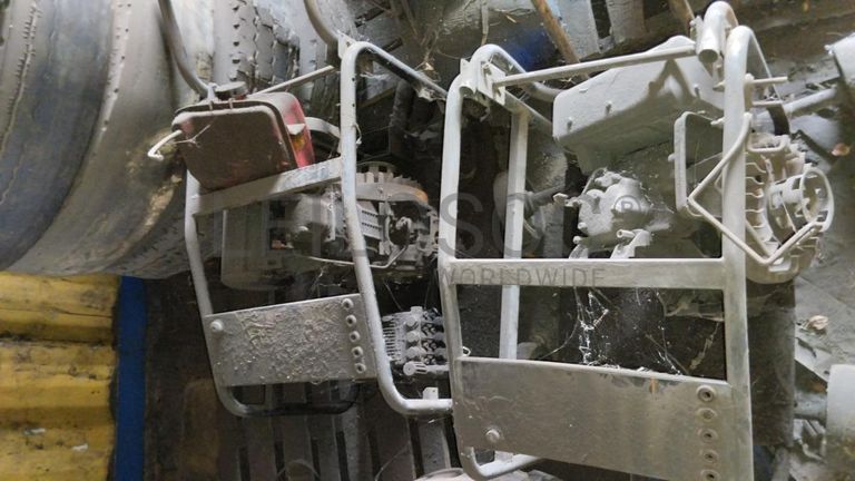 Cones de sinalização + Rolos de cabo +  Máquinas para lavagem de Carros  + Diversos +  Compressor   + Carrinhos de mão   + Diversos + Motor de VW ·