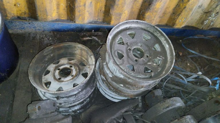 Cones de sinalização + Rolos de cabo +  Máquinas para lavagem de Carros  + Diversos +  Compressor   + Carrinhos de mão   + Diversos + Motor de VW ·