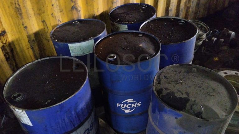 Cones de sinalização + Rolos de cabo +  Máquinas para lavagem de Carros  + Diversos +  Compressor   + Carrinhos de mão   + Diversos + Motor de VW ·