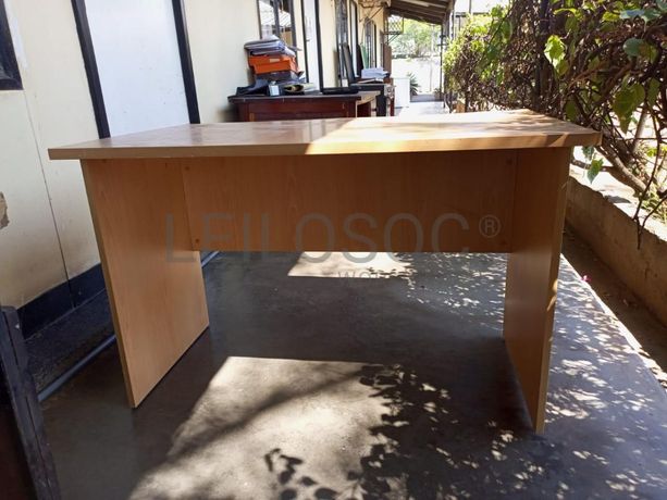 Mobiliário de escritório ·