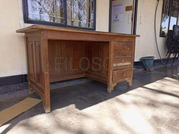 Mobiliário de escritório ·