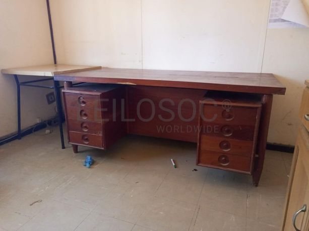 Mobiliário de escritório ·