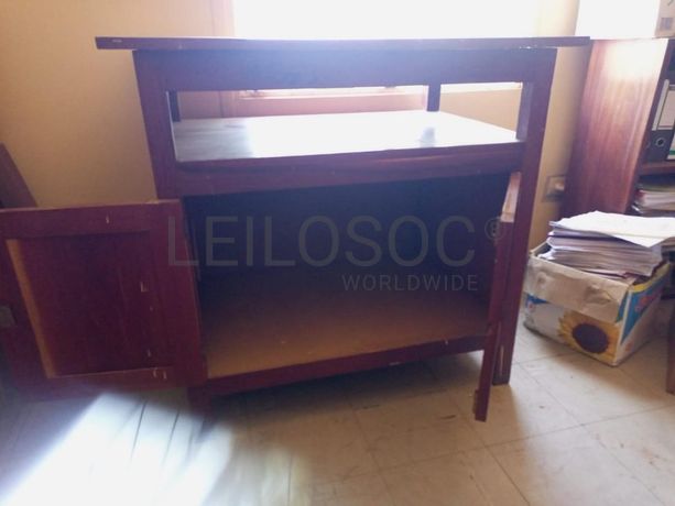 Mobiliário de escritório ·