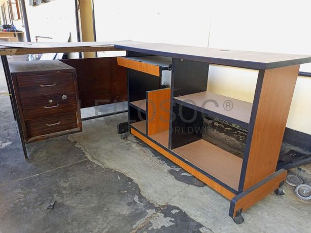 Mobiliário de escritório ·