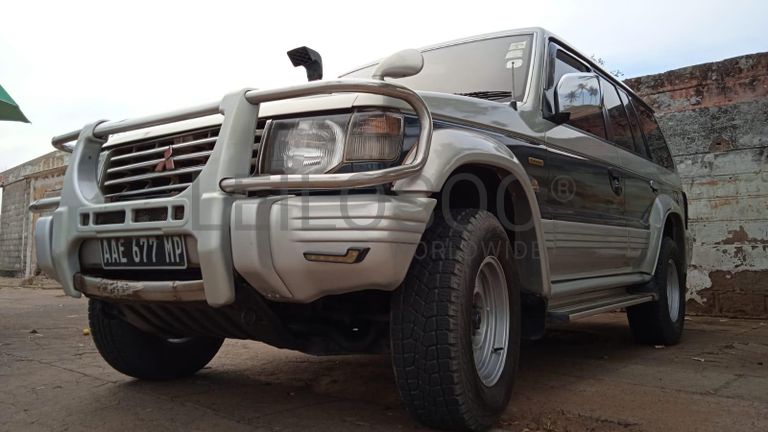 Mitsubishi Pajero ·