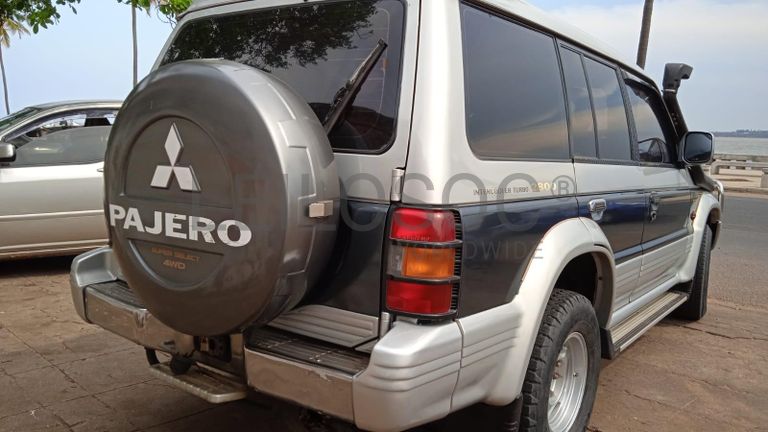 Mitsubishi Pajero ·