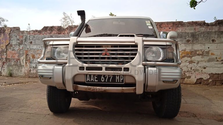 Mitsubishi Pajero ·