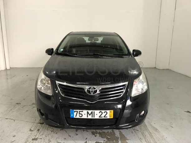 Toyota Avensis 2.0 D-4D · Ano 2011