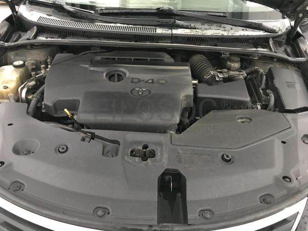 Toyota Avensis 2.0 D-4D · Ano 2011