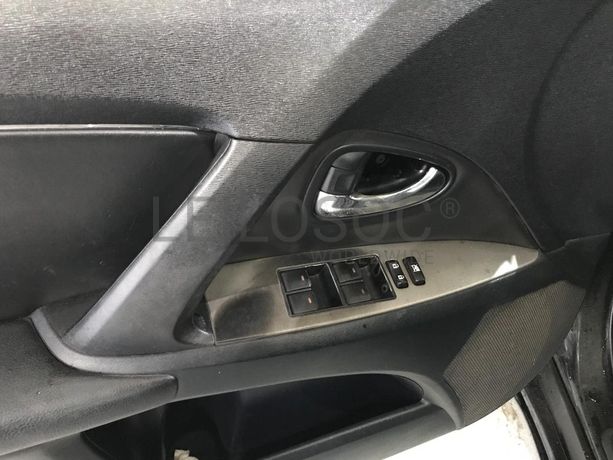 Toyota Avensis 2.0 D-4D · Ano 2011