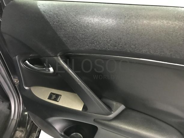 Toyota Avensis 2.0 D-4D · Ano 2011