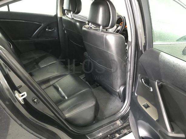 Toyota Avensis 2.0 D-4D · Ano 2011