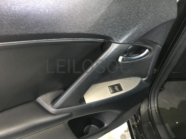 Toyota Avensis 2.0 D-4D · Ano 2011