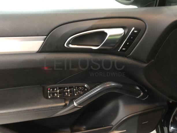 Porsche Cayenne 3.0 D · Ano 2012