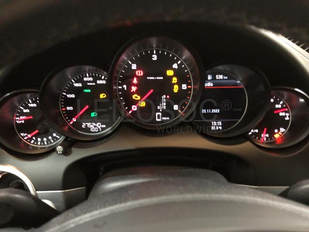 Porsche Cayenne 3.0 D · Ano 2012