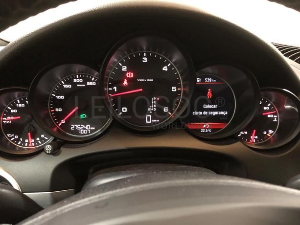 Porsche Cayenne 3.0 D · Ano 2012