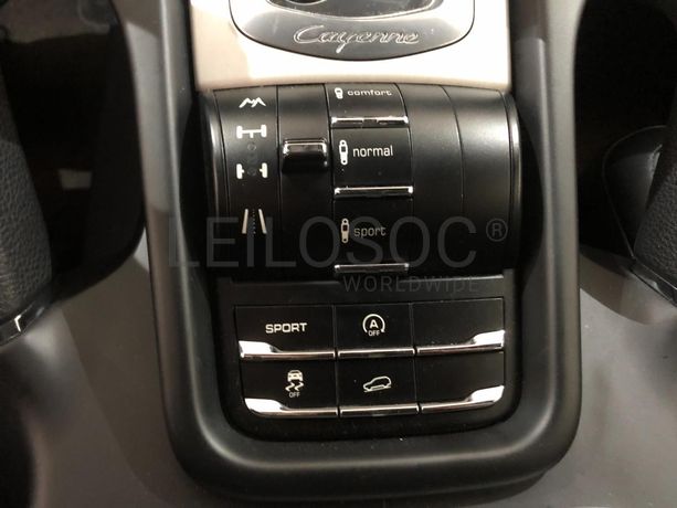 Porsche Cayenne 3.0 D · Ano 2012
