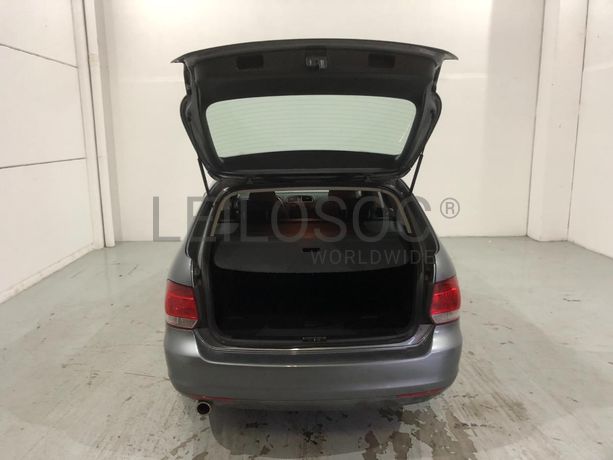 Volkswagen Golf 1.6 TDI · Ano 2010