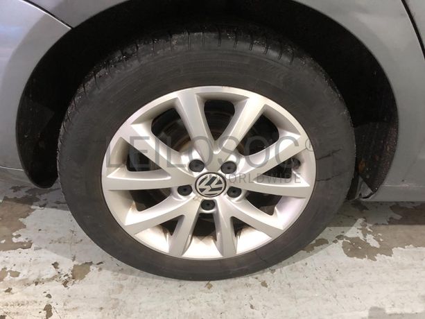 Volkswagen Golf 1.6 TDI · Ano 2010