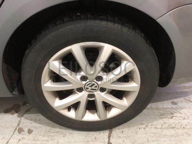 Volkswagen Golf 1.6 TDI · Ano 2010