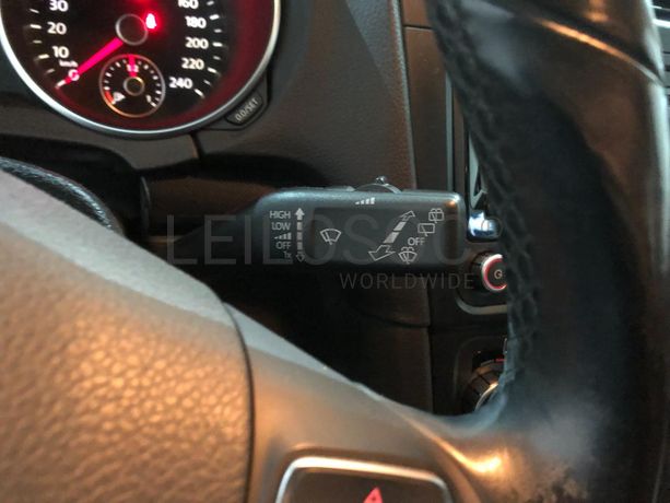 Volkswagen Golf 1.6 TDI · Ano 2010