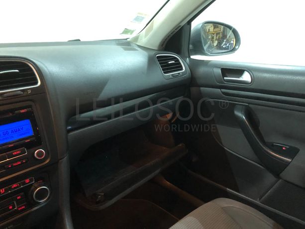 Volkswagen Golf 1.6 TDI · Ano 2010