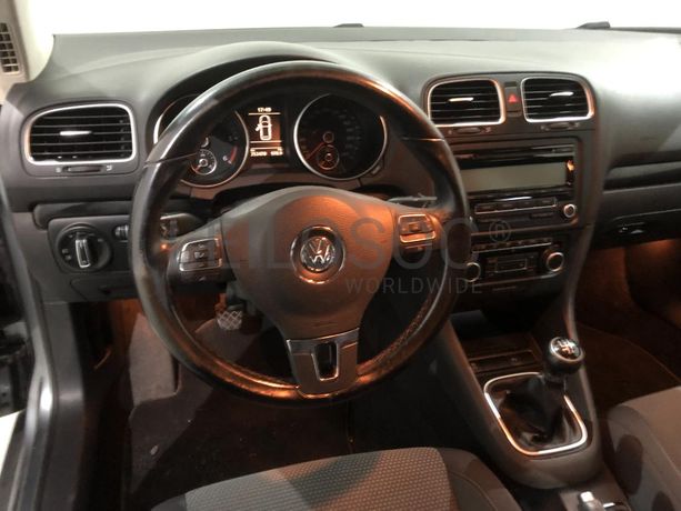 Volkswagen Golf 1.6 TDI · Ano 2010
