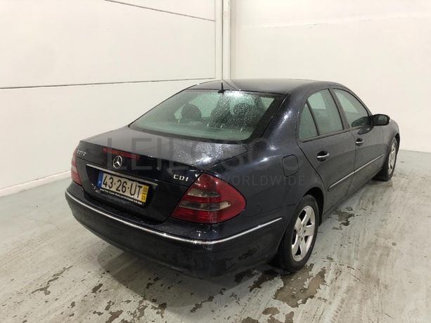Mercedes-Benz E 270 · Ano 2002