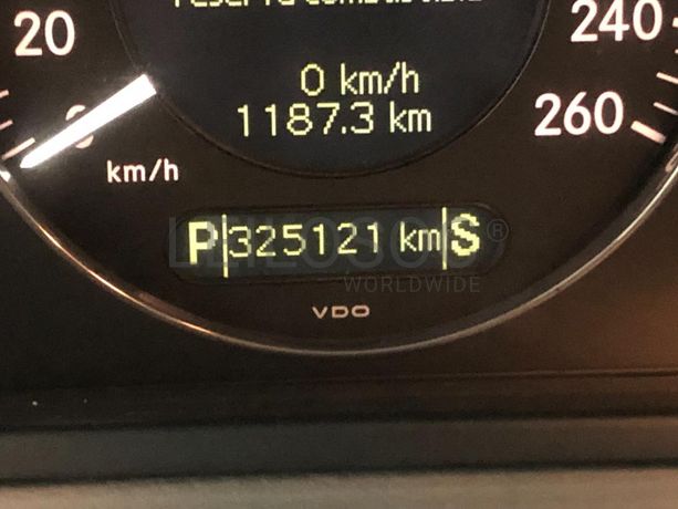 Mercedes-Benz E 270 · Ano 2002