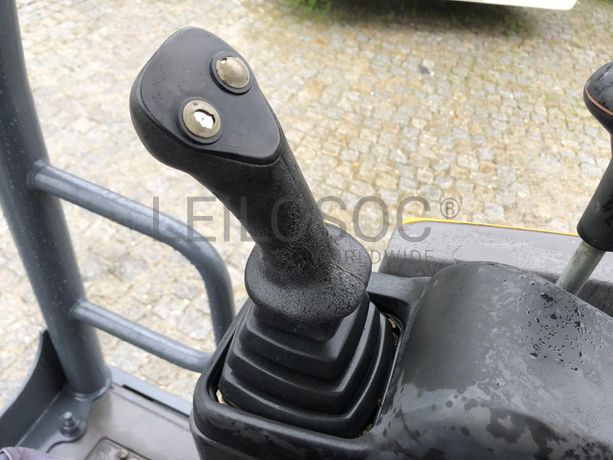 Mini Giratória Rastos Volvo EC15D