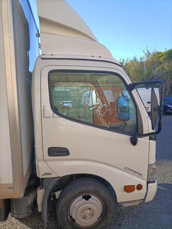 Toyota Dyna 35.33 D4D · Ano 2009 · Plataforma Elevatória