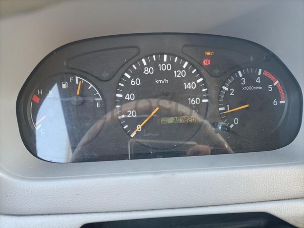 Toyota Dyna 35.33 D4D · Ano 2009 · Plataforma Elevatória