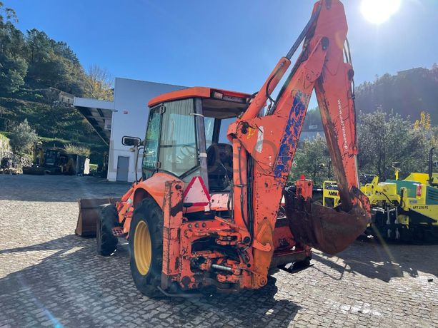 Retroescavadora New Holland FB100