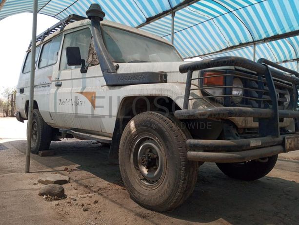 Toyota Land Cruiser ·