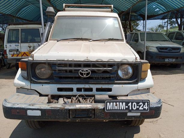 Toyota Land Cruiser ·