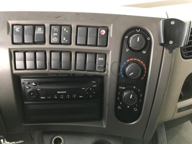 Renault 280DXI · Grua Fassi