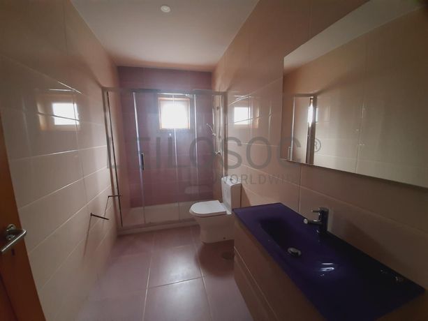 Moradia V5 com Anexo e Logradouro · Chaves