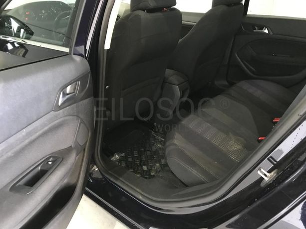 Peugeot 308 1.6 Blue HDI · Ano 2015