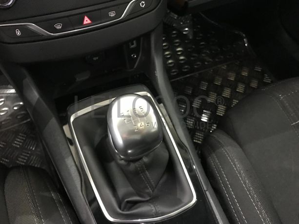 Peugeot 308 1.6 Blue HDI · Ano 2015