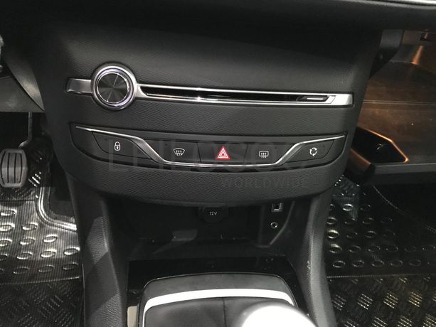 Peugeot 308 1.6 Blue HDI · Ano 2015